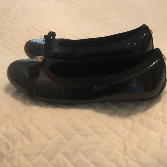 Michael Kors Rover Lux Black patent girls flats, size 2 - Picture 2 of 6